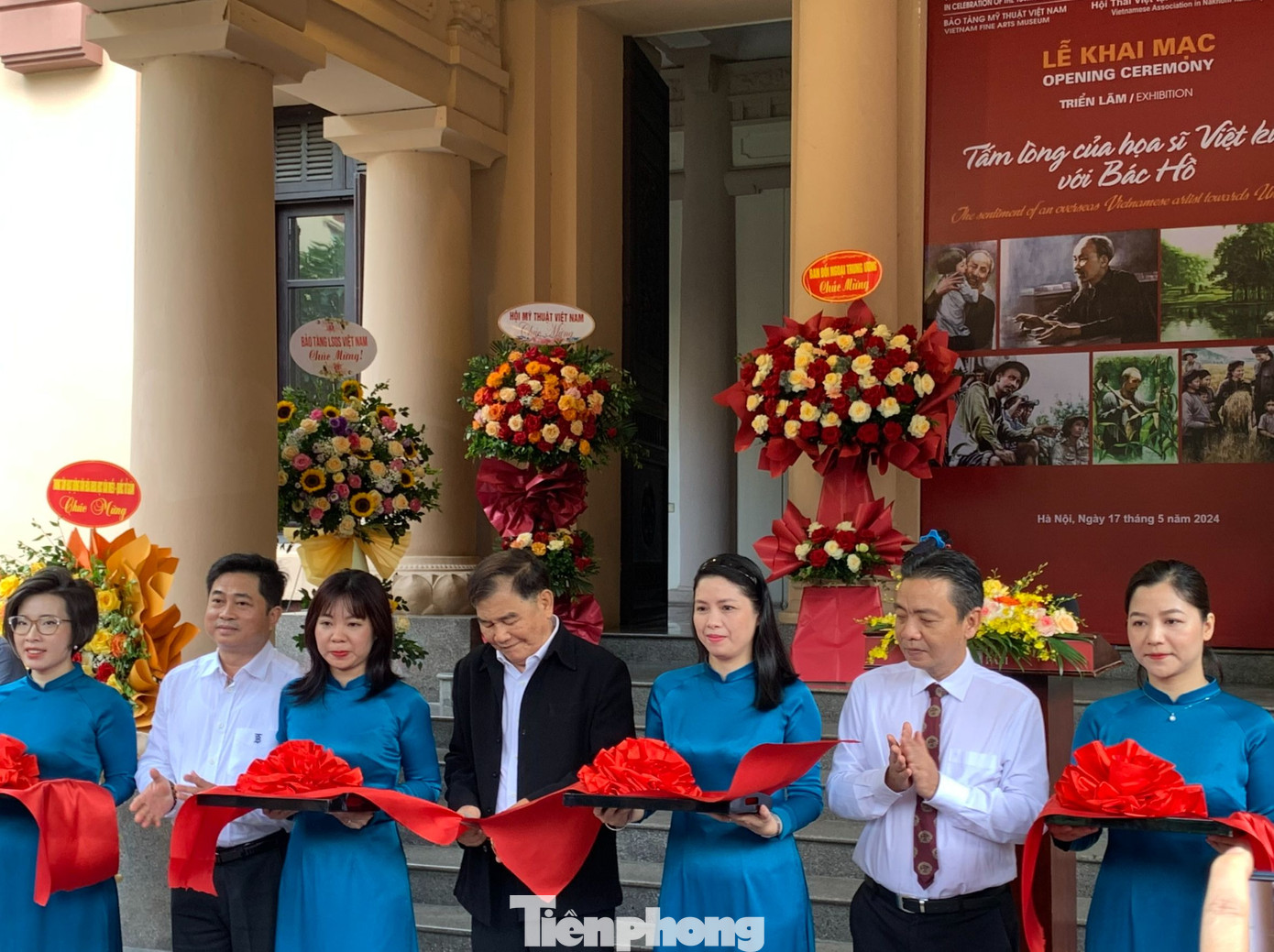Trong tranh của Đào Trọng Lý, cuộc đời hoạt động của Bác Hồ từ những ngày đầu ra đi tìm đường cứu nước, đến những dấu mốc quan trọng của lịch sử cách mạng Việt Nam luôn gắn liền với hình ảnh vị lãnh tụ kiệt xuất nhưng bình dị, chan hòa tình yêu thương dành cho nhân dân Việt Nam và nhân dân trên toàn thế giới. 55 bức tranh sơn dầu, màu nước được chọn ra từ gia tài hơn 100 bức tranh về Bác Hồ của ông Đào Trọng Lý được giới thiệu tới công chúng trong triển lãm.