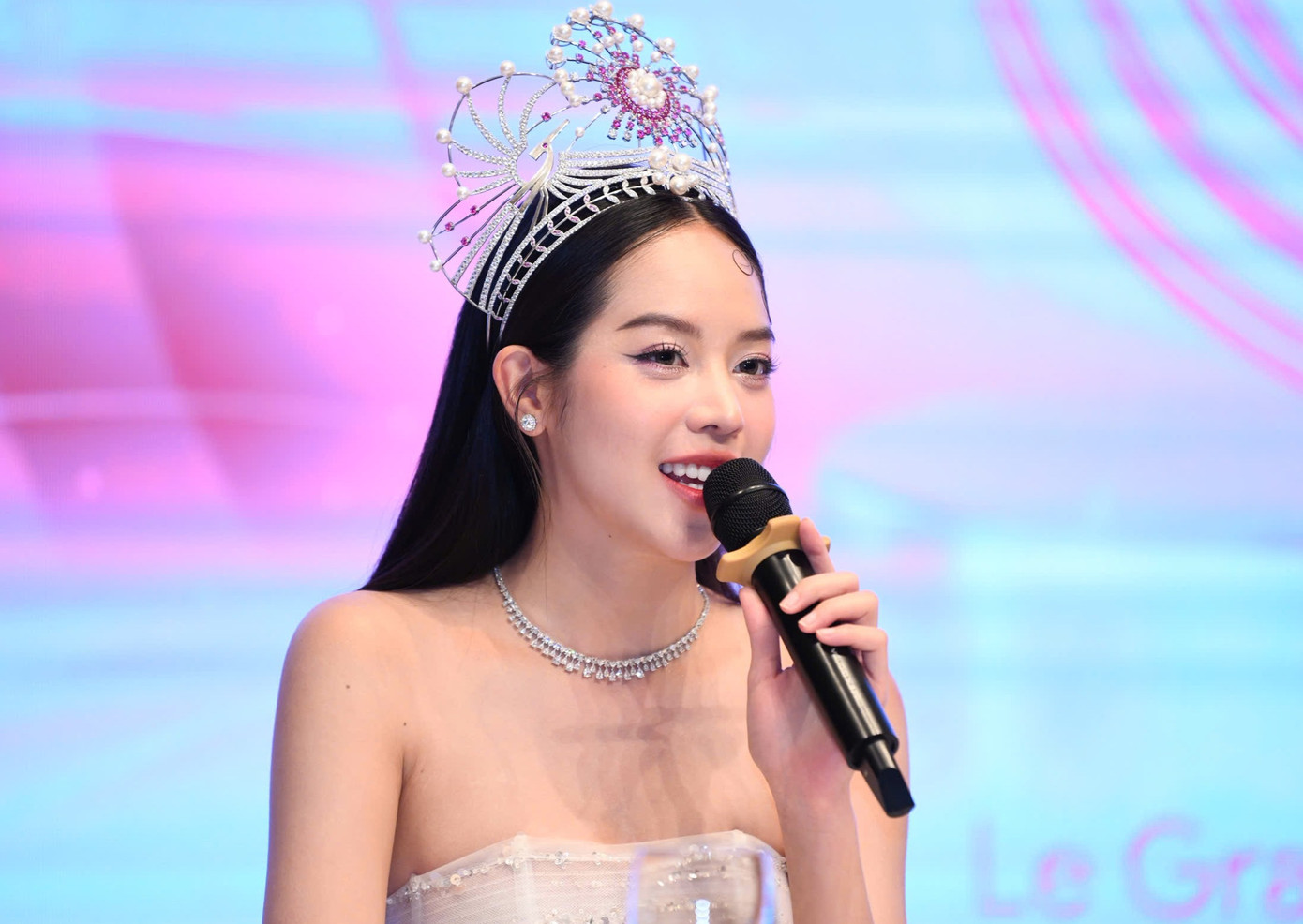 Thanh Thủy chia sẻ lời khuyên với các thí sinh trước đêm chung kết.