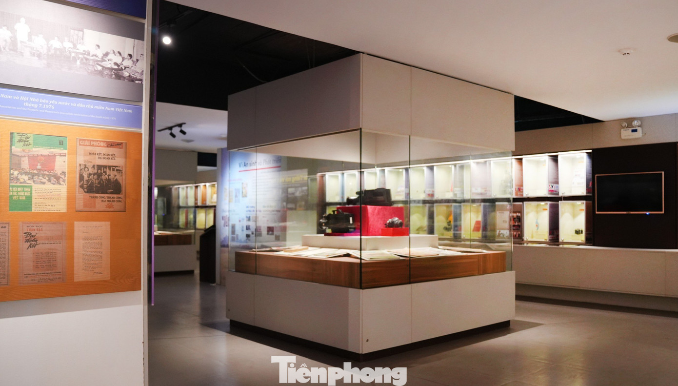 Bảo tàng Báo chí Việt Nam triển khai hướng xây dựng hiện đại, ứng dụng công nghệ số vào trưng bày. Các hệ thống màn hình đều đã tích hợp những thông tin, tư liệu, tác phẩm, hình ảnh liên quan đến đời sống báo chí, hoạt động báo chí và cống hiến của báo chí các thời kỳ.