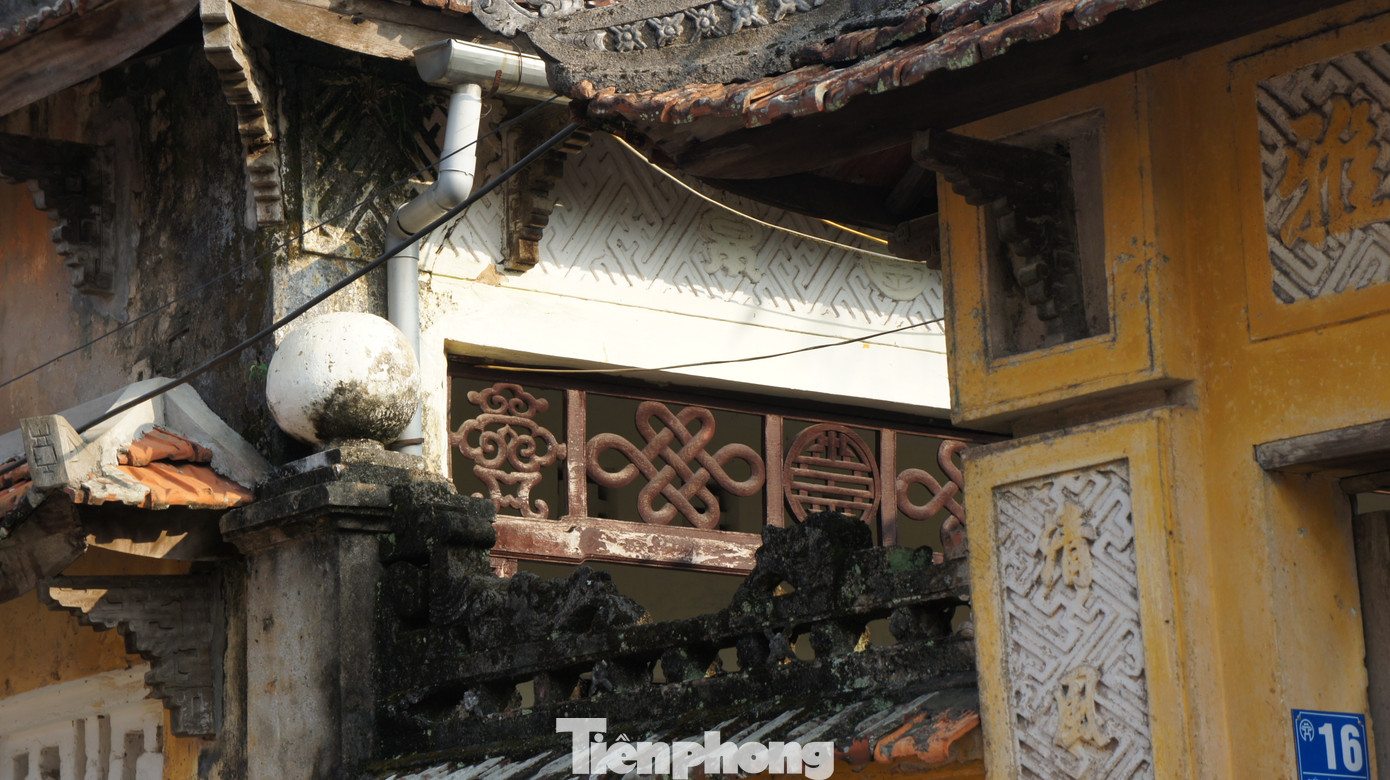 Mái vòm, khung cửa “nửa Tây nửa ta”.