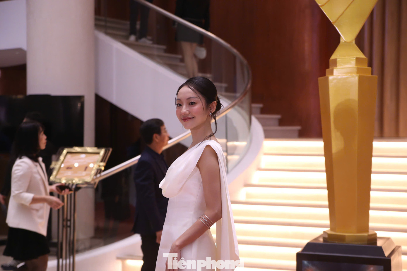 Diễn viên trẻ Hoàng Hà cạnh tranh giải Diễn viên nữ ấn tượng.