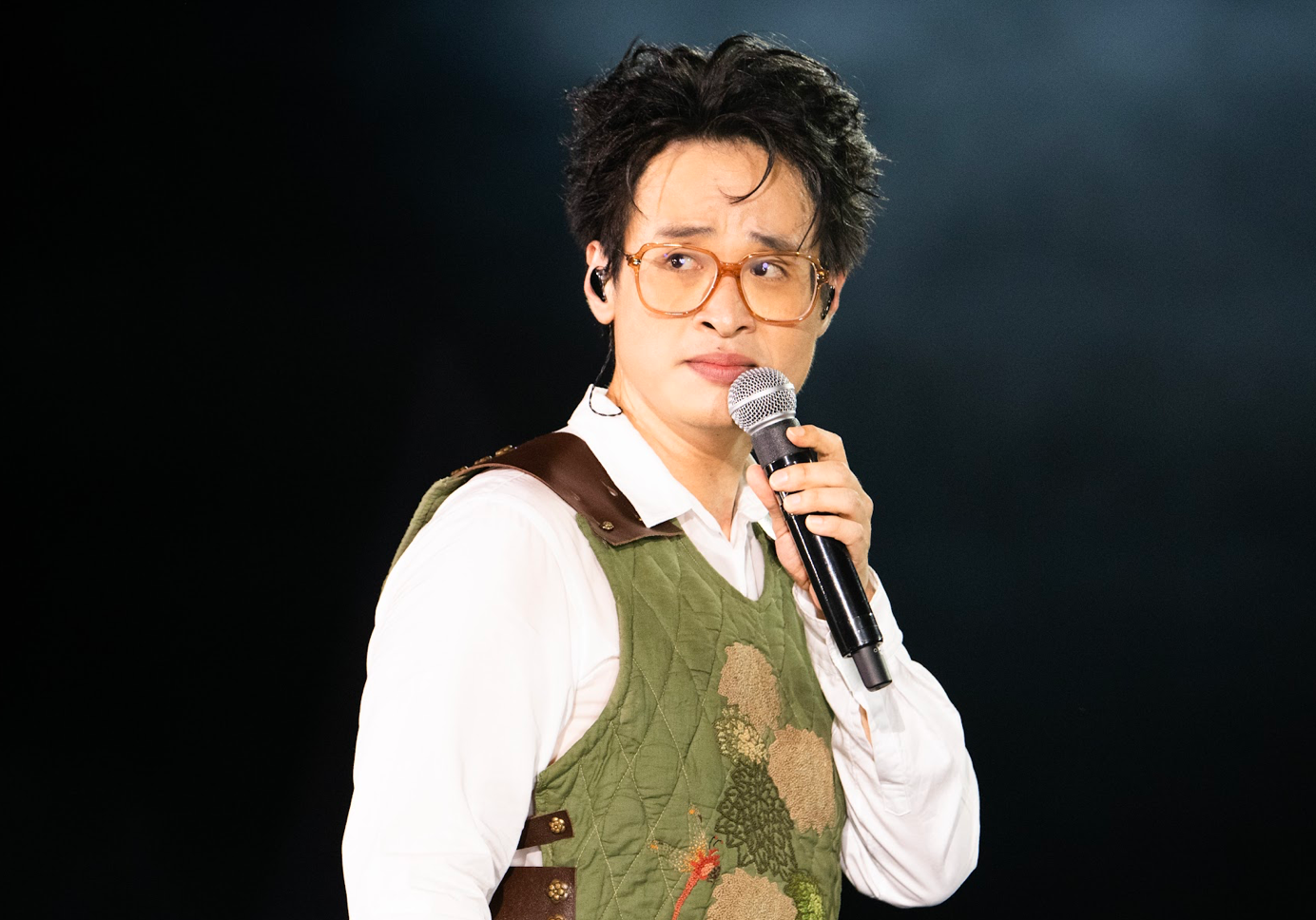 Hà Anh Tuấn kêu gọi khán giả trồng cây.