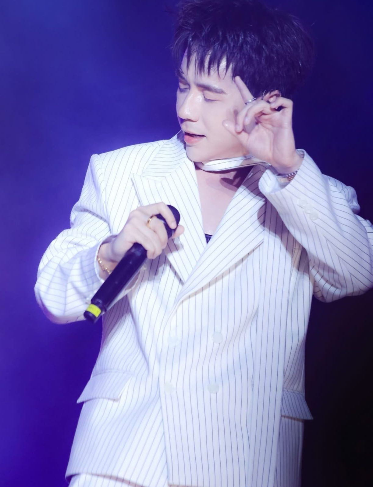 Chương trình khép lại bằng một sân khấu mang tính biểu tượng - sự trở về của Quang Hùng MasterD - người con xứ Huế. Ở phần này, hàng nghìn drone đồng loạt thắp sáng bầu trời, xếp hình thành hai dòng chữ &quot;Quang Hùng MasterD” và “MUZIK”.