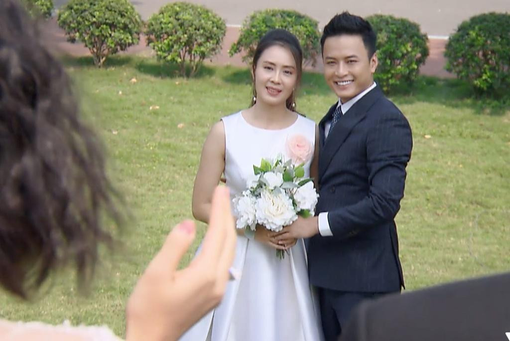 Hồng Đăng - Hồng Diễm hạnh phúc bên nhau trong &quot;Hoa hồng trên ngực trái&quot;