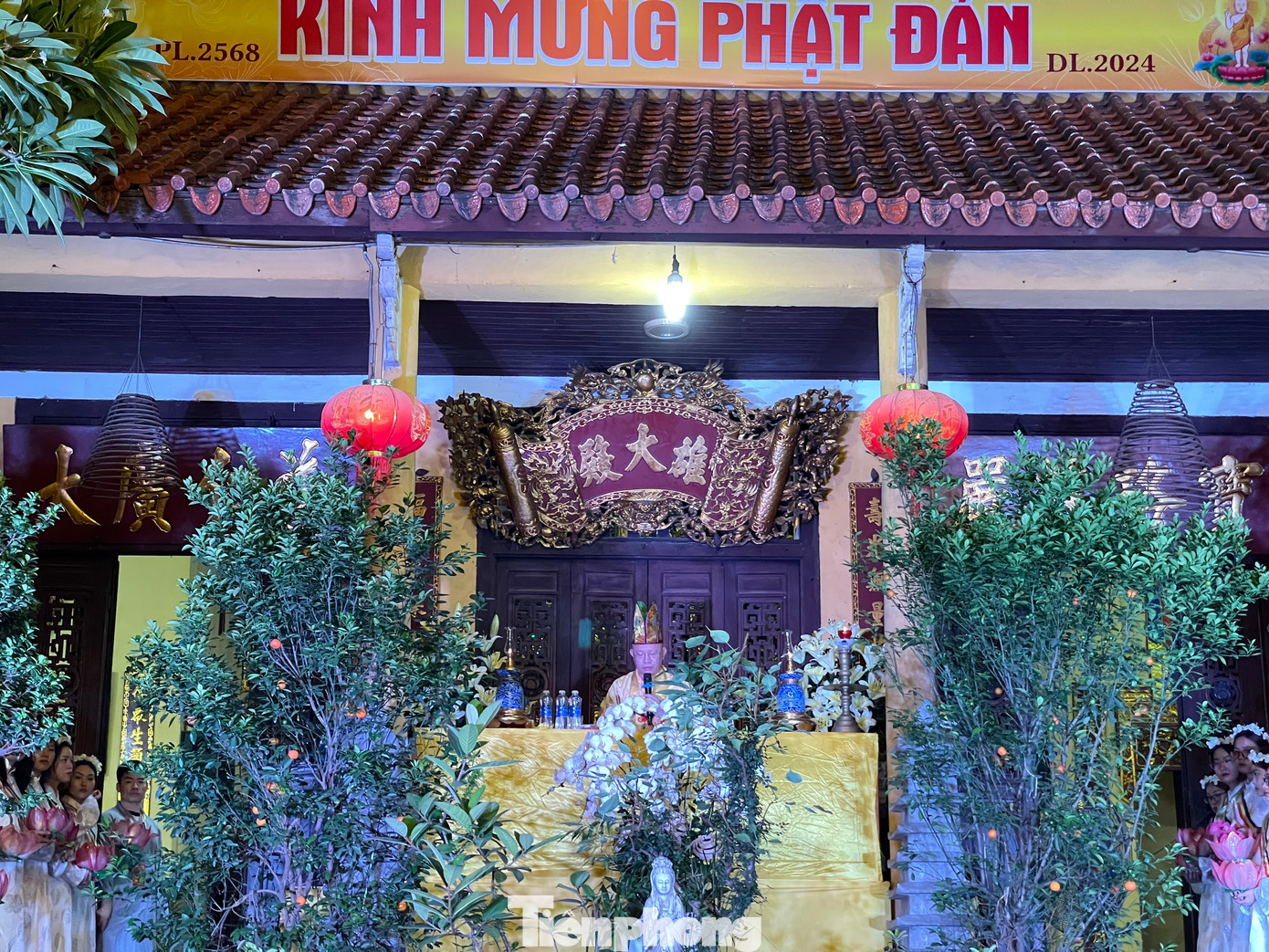 Đàn Mông sơn thí thực bao gồm đàn chính và đàn bàn tiến cúng Phật. Đàn chính là nơi tọa đàn của Đức Phật, nhị Bồ Tát (tầng trên cùng), ngọc nữ và hai hành giả (tầng trung). Tầng dưới bày đồ lễ, hoa nghi, hương nến…