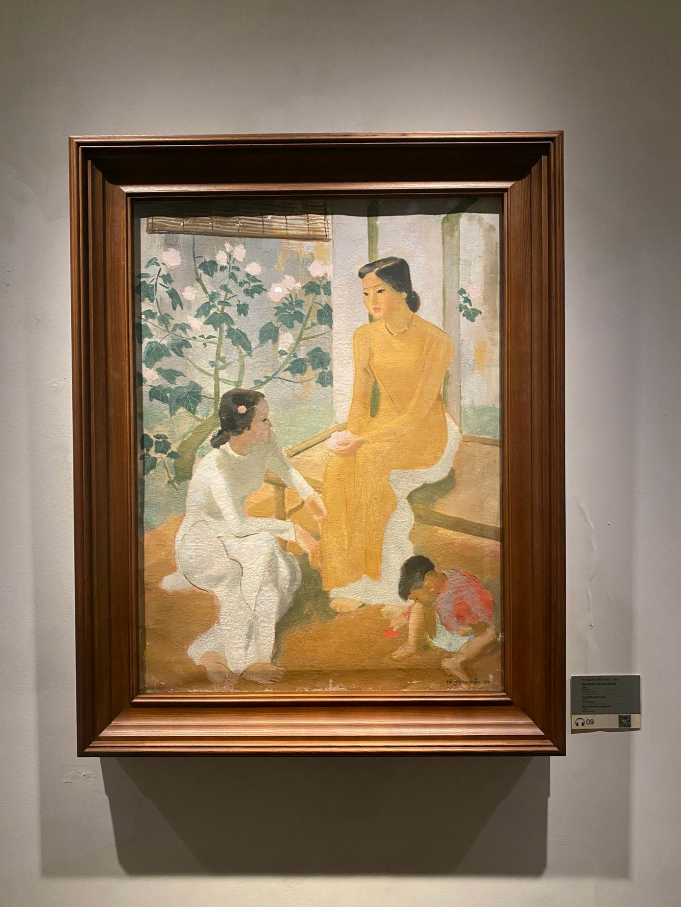 Tranh Hai thiếu nữ và em bé khắc họa một góc cuộc sống tại phố thị Hà Nội vào những năm 1940. Tranh Hai thiếu nữ và em bé khắc họa một góc cuộc sống tại phố thị Hà Nội vào những năm 1940.