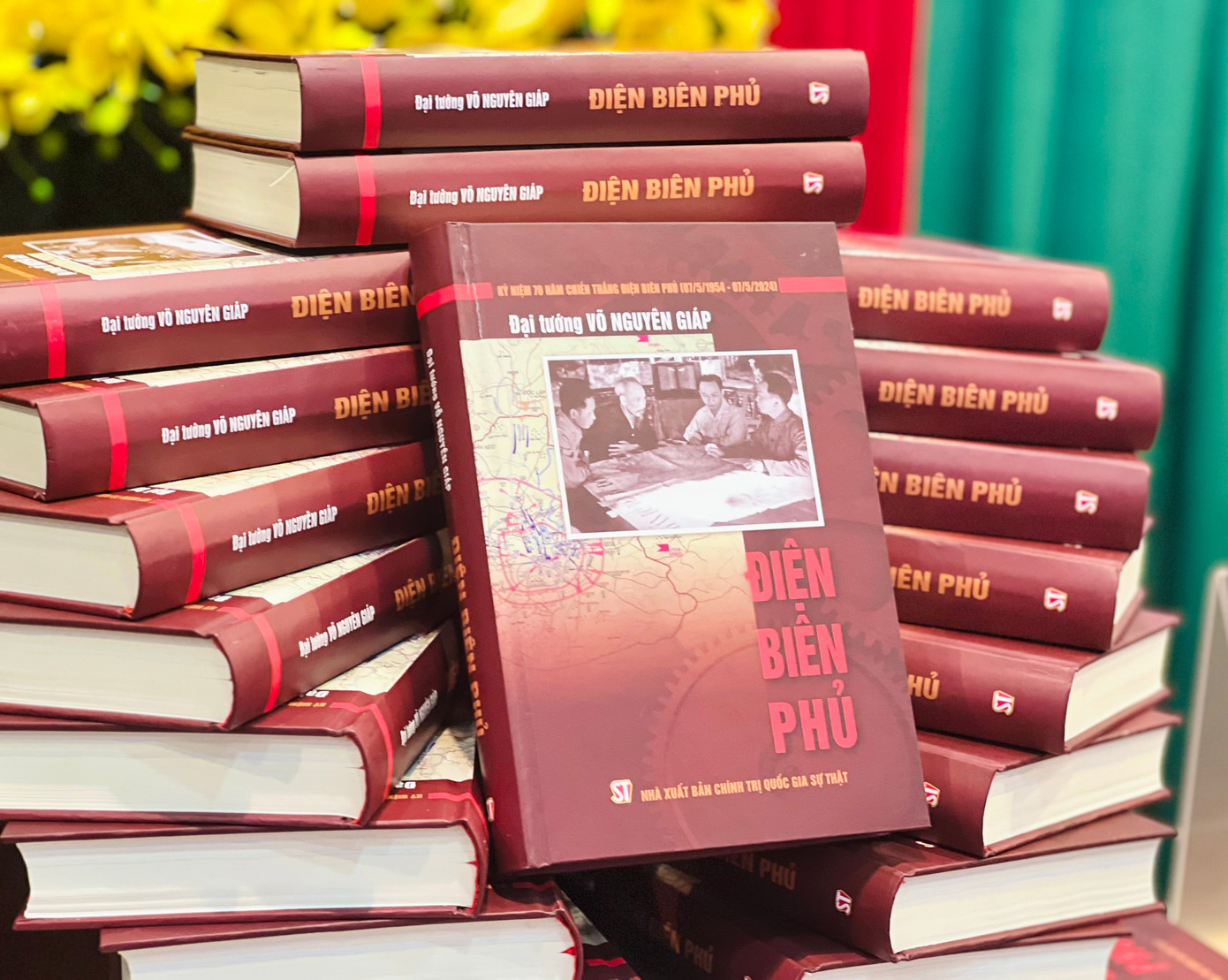 Cuốn sách Điện Biên Phủ tái bản lần thứ 9.