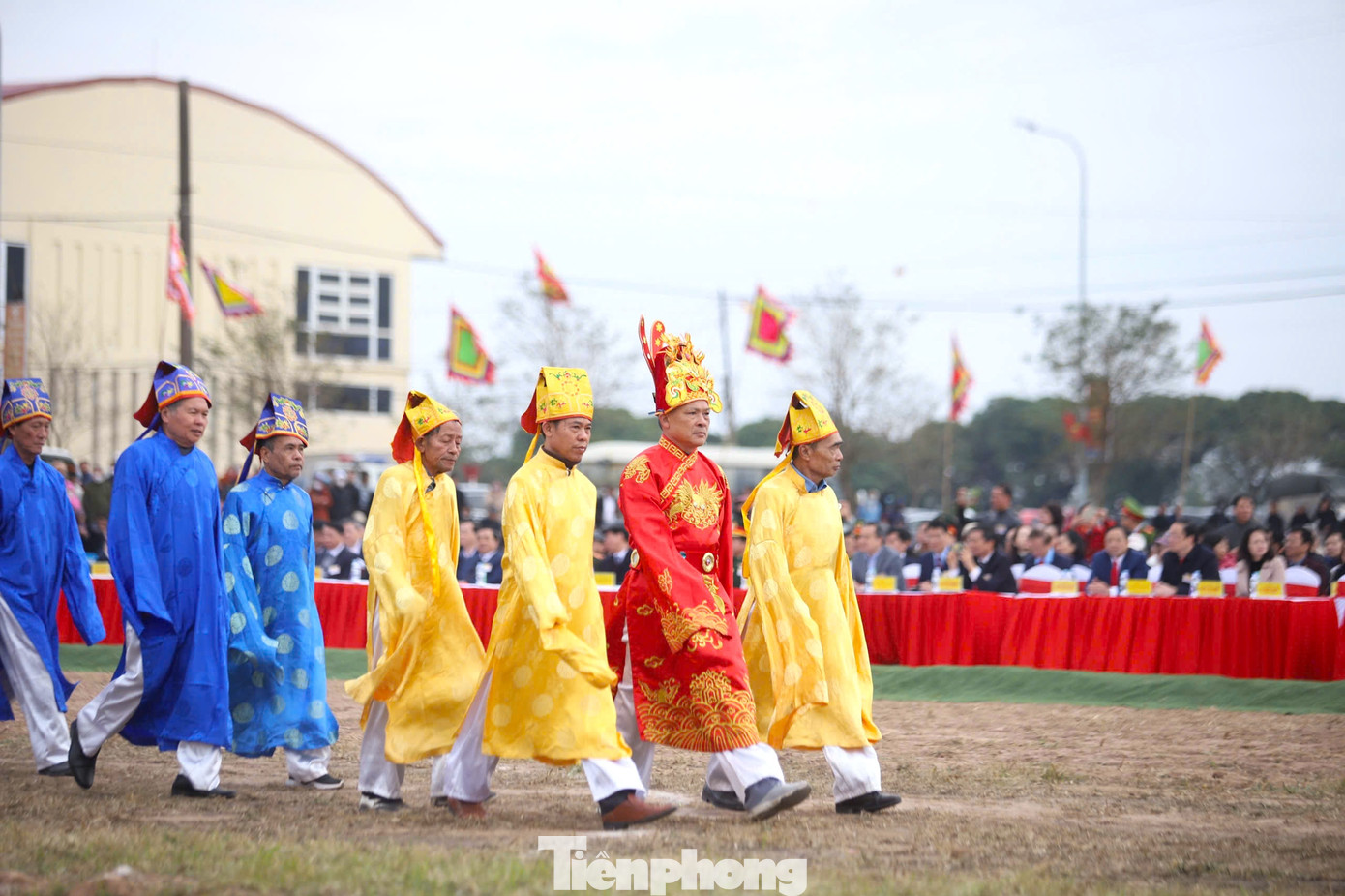 Lễ tổng duyệt được tổ chức trước thời điểm khai hội một ngày. Nội dung tổng duyệt tập trung vào phần thực hành các nghi lễ trong ngày chính hội.