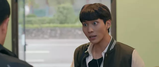 Bạn trai Dương đụng độ Duy Anh tại quán trà sữa.