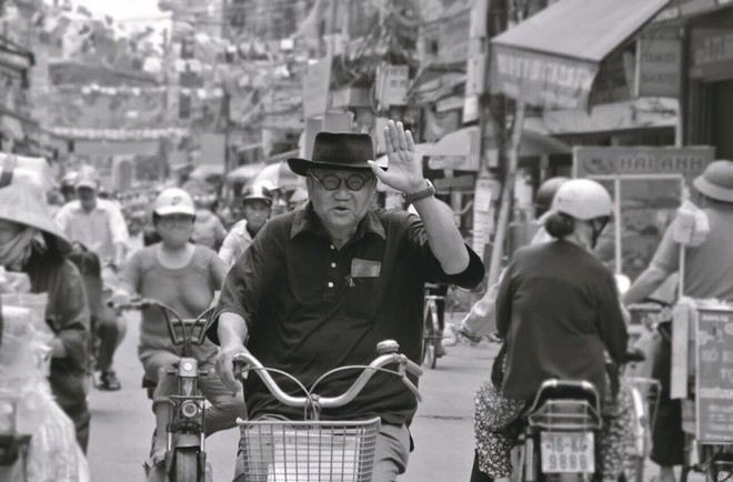Ông là người sôi nổi, phóng khoáng, được ví như "ông bầu" của Hãng phim Tài liệu và Khoa học T.Ư. Ảnh: Nguyễn Đình Toán. Ông là người sôi nổi, phóng khoáng, được ví như "ông bầu" của Hãng phim Tài liệu và Khoa học T.Ư. Ảnh: Nguyễn Đình Toán.