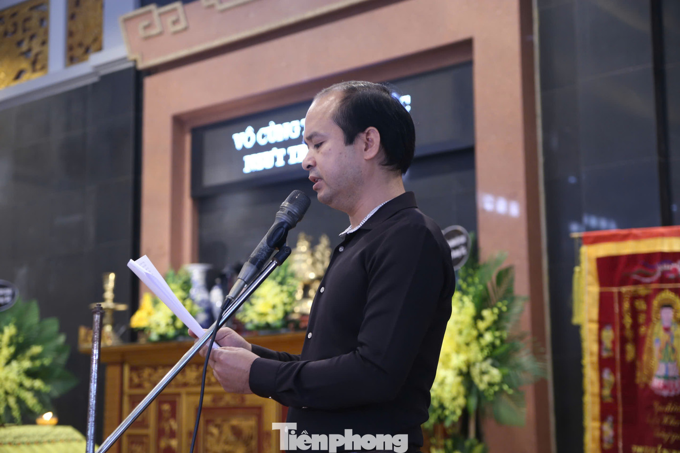 Nghệ sĩ Trần Long đọc điếu văn tiễn biệt NSƯT Trần Đại Mý. Nghệ sĩ Trần Long đọc điếu văn tiễn biệt NSƯT Trần Đại Mý.