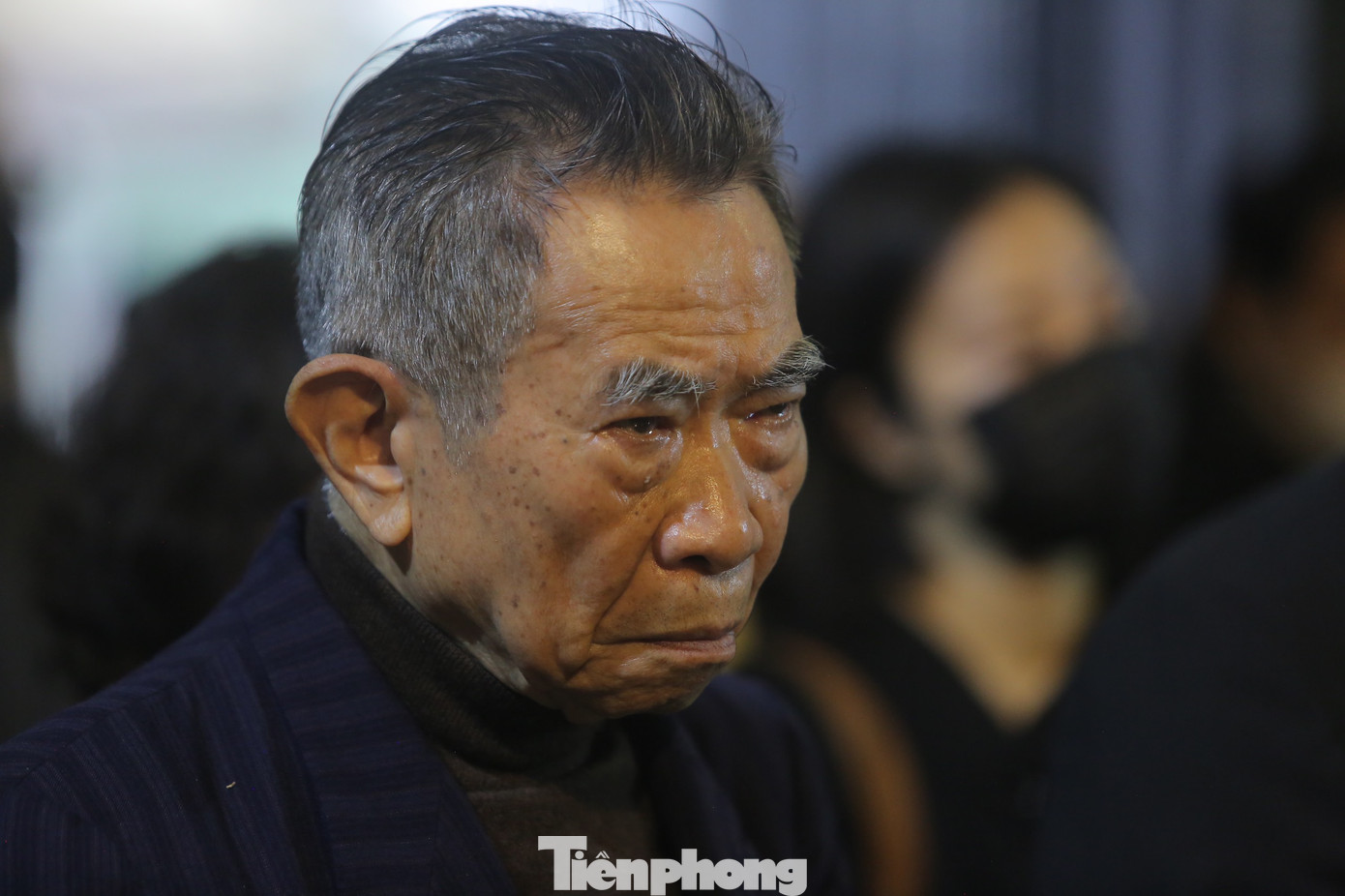 Phút tiễn biệt rưng rưng tại lễ tang NGND Thái Thị Liên. Ảnh: DUY PHẠM.