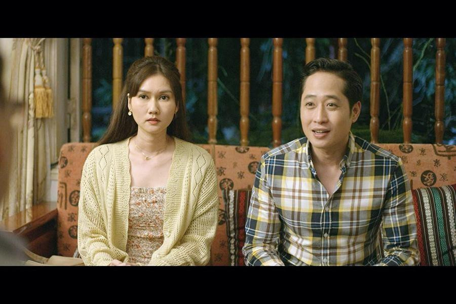 Hiện tại, nam diễn viên tiếp tục &quot;phủ sóng&quot; trên VTV khi vào vai Hoàn - người chồng vô dụng luôn phải nhờ cậy nhà vợ để thăng tiến trong bộ phim Mùa hoa tìm lại.