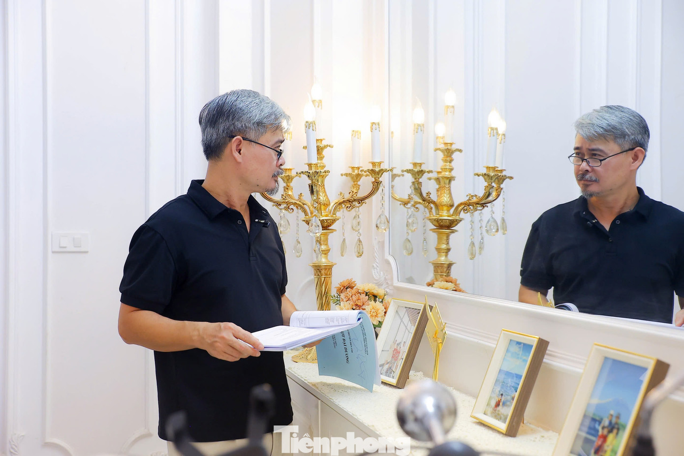 Diễn viên Vĩnh Xương vừa có cuộc hẹn với PV Tiền Phong tại nhà riêng, đúng thời điểm bộ phim Độc đạo anh tham gia bước vào chặng cuối. Bộ phim vừa đóng máy hôm 10/11. Trong phim, nghệ sĩ Vĩnh Xương vào vai trùm phản diện Quân "già". Quân là tội phạm ma túy khét tiếng, có nhiều đàn em thân tín.