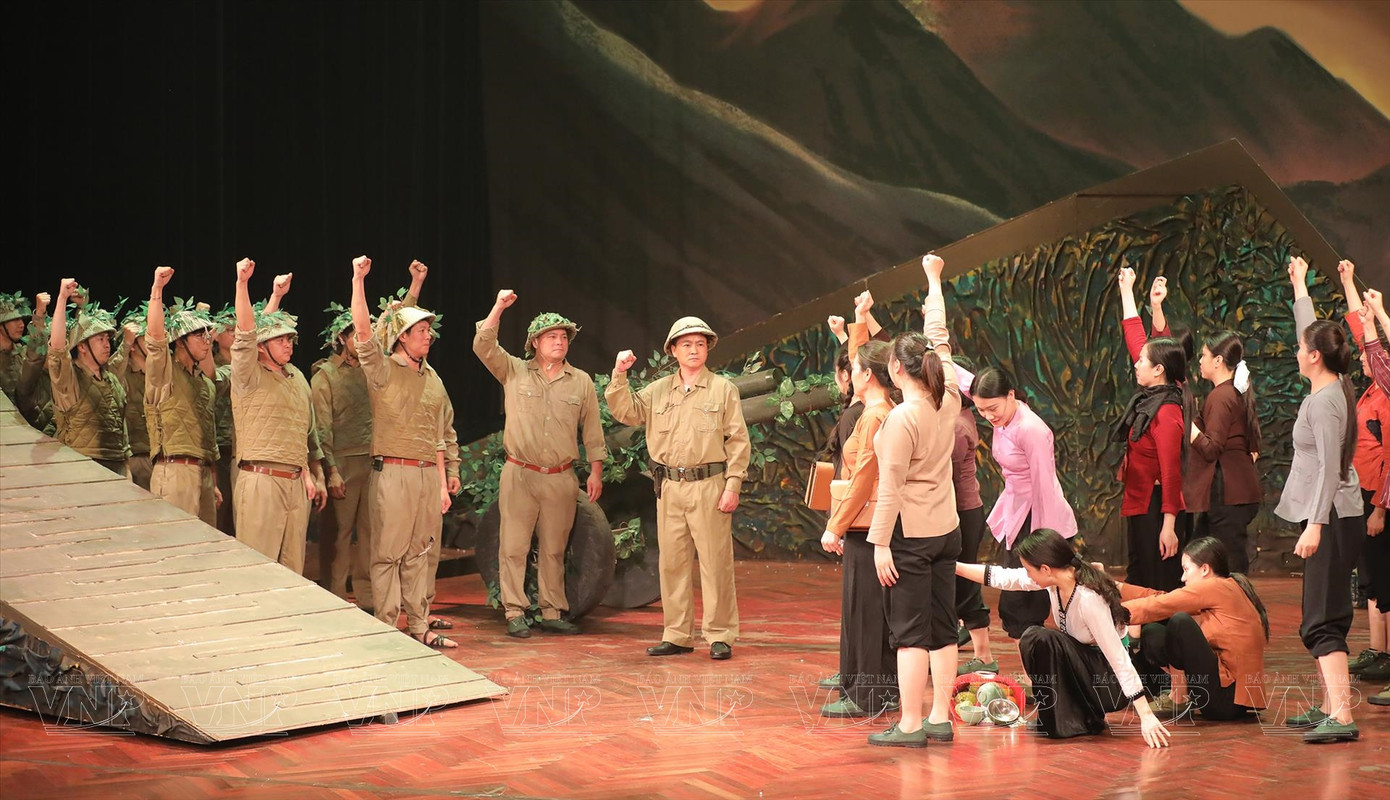 Mảng đề tài về lực lượng vũ trang và chiến tranh cách mạng đang thiếu những tác phẩm chất lượng. Mảng đề tài về lực lượng vũ trang và chiến tranh cách mạng đang thiếu những tác phẩm chất lượng.