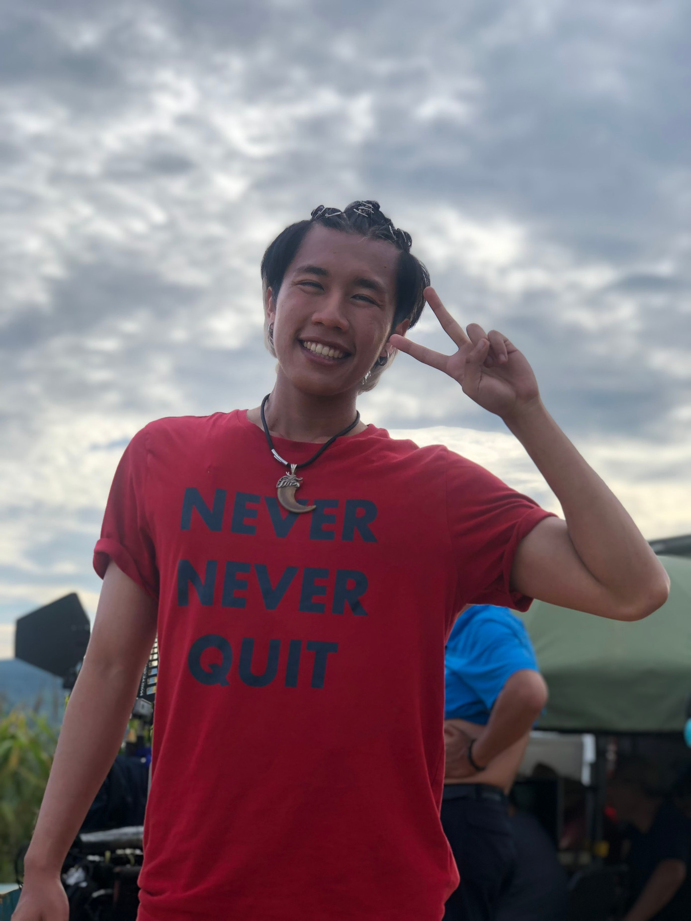 Nghệ sĩ Vân Dung từng khuyên con trai suy nghĩ kỹ trước khi theo đuổi nghề diễn viên, bởi cho rằng nghề này nghèo và vất vả. Tuy nhiên, Long Vũ thuyết phục mẹ bằng quá trình nỗ lực thi đỗ Đại học Sân khấu - Điện ảnh Hà Nội. Ảnh: NVCC.