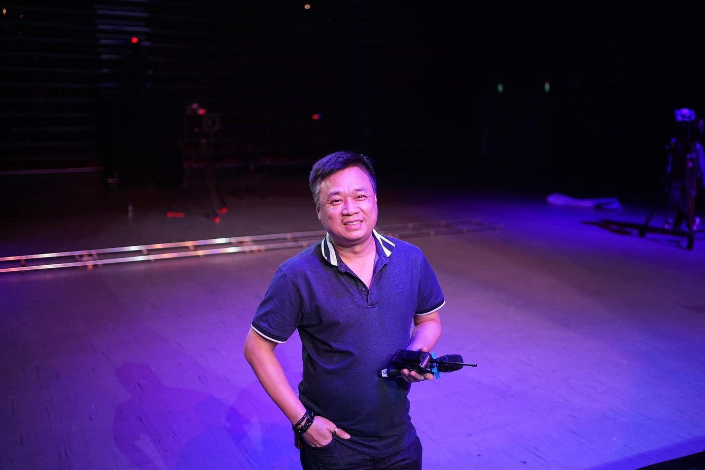 Anh bận rộn với vai trò đạo diễn truyền hình.