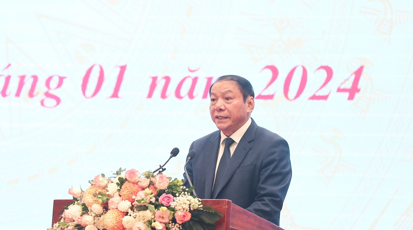 Bộ trưởng Nguyễn Văn Hùng trình bày Báo cáo Công tác VHTTDL năm 2023 và phương hướng, nhiệm vụ năm 2024. Ảnh: Nam Nguyễn.
