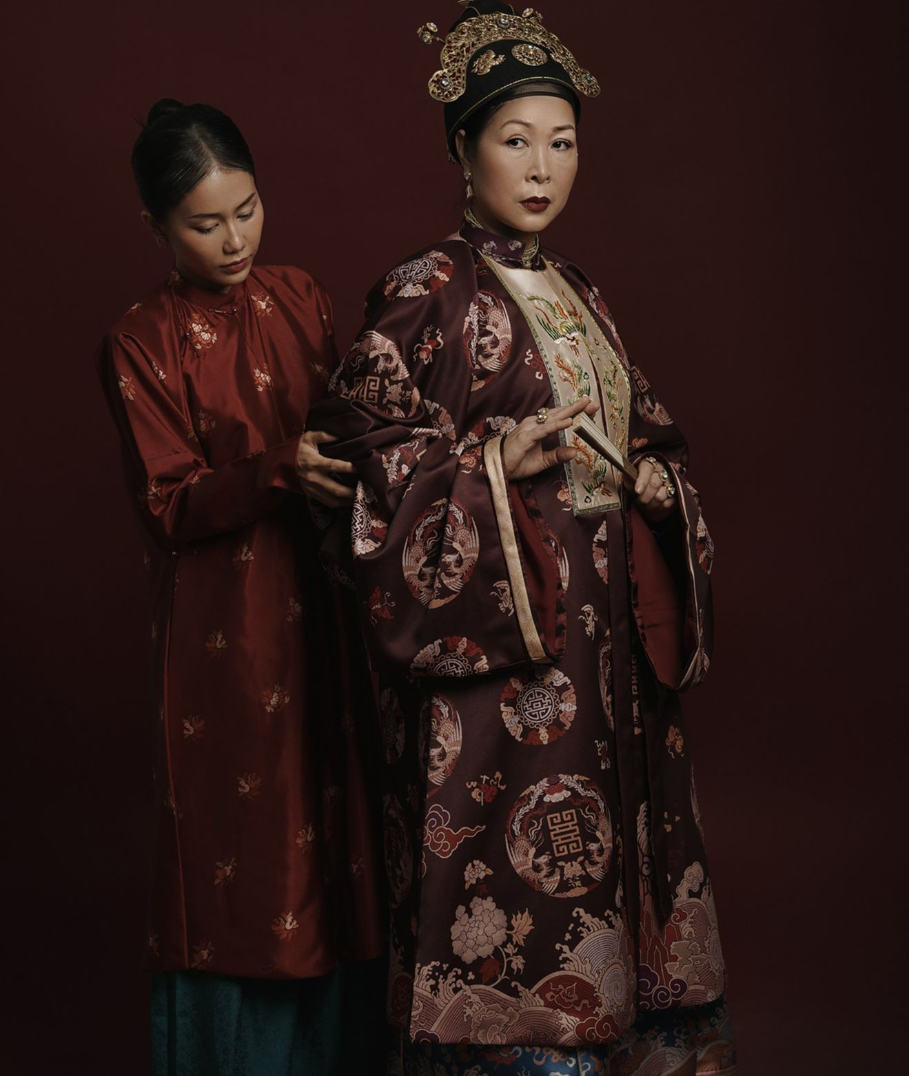 NSND Hồng Vân truyền tình yêu cổ phục đến giới trẻ. NSND Hồng Vân truyền tình yêu cổ phục đến giới trẻ.