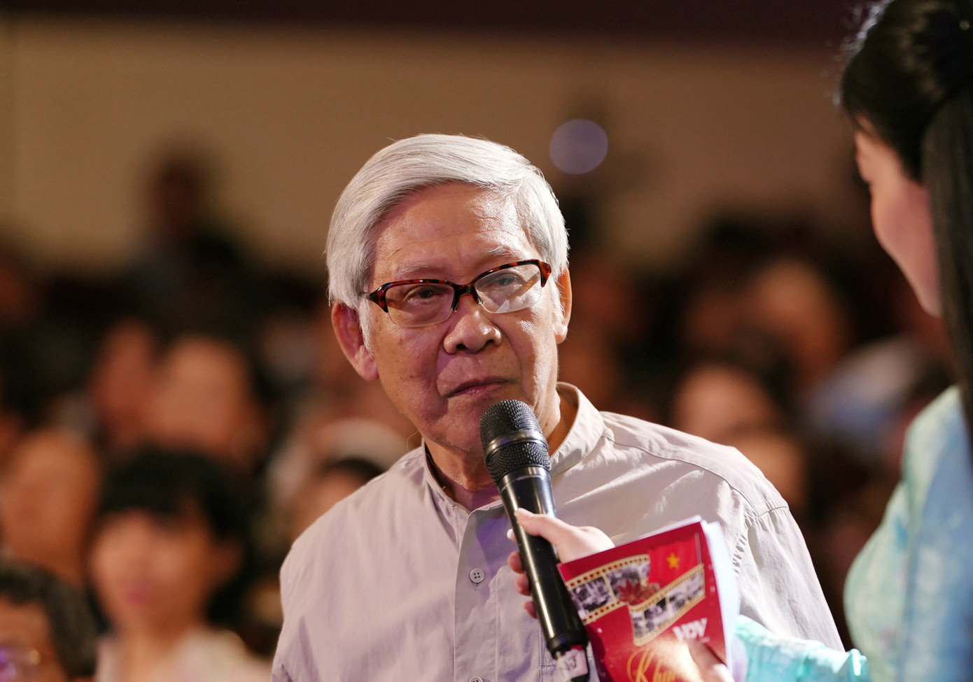 NSƯT Hà Phương - nguyên Trưởng phòng Phát thanh viên (VOV) chia sẻ kỷ niệm về những ngày cuối của cuộc kháng chiến. NSƯT Hà Phương - nguyên Trưởng phòng Phát thanh viên (VOV) chia sẻ kỷ niệm về những ngày cuối của cuộc kháng chiến.