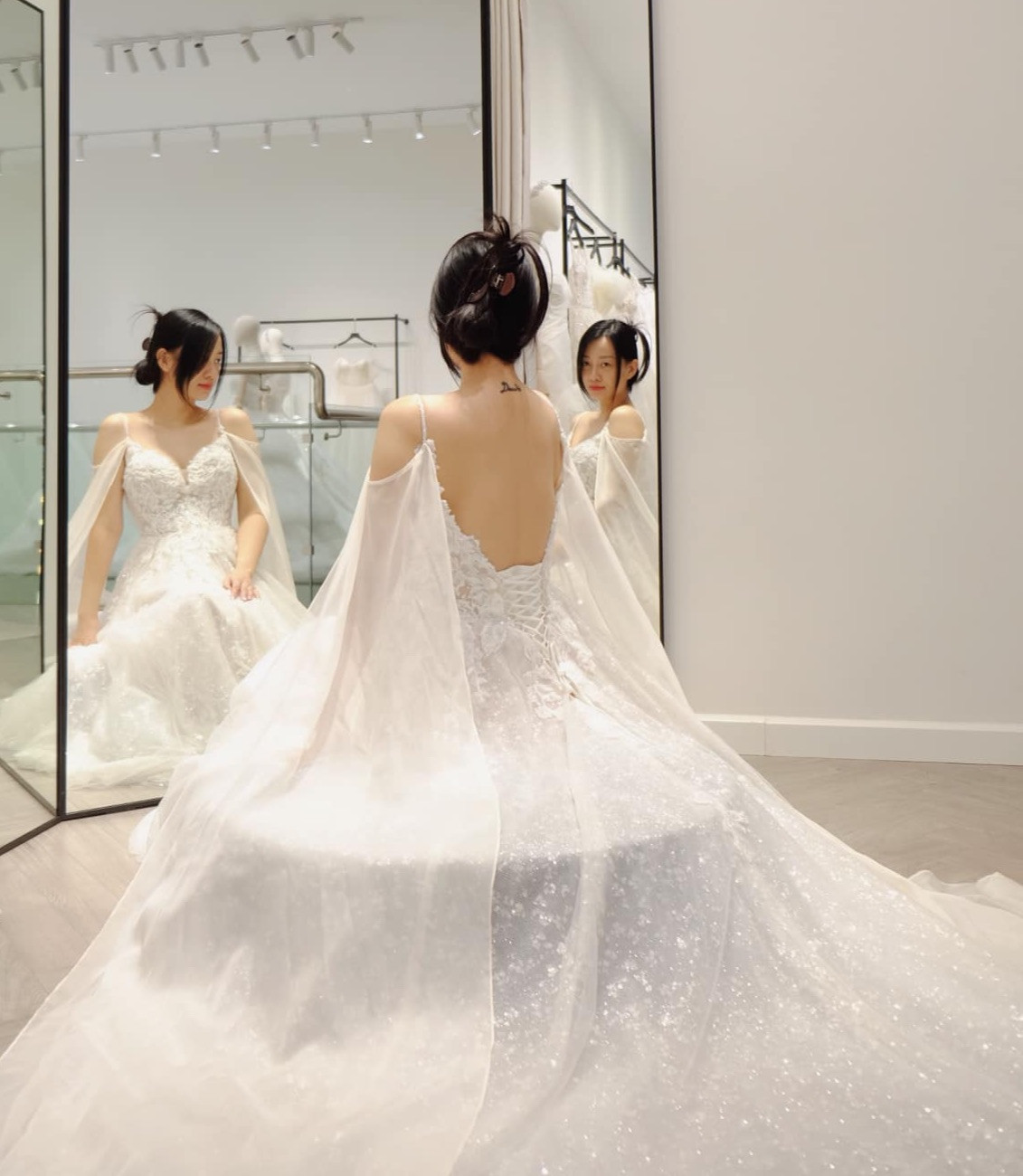 Quỳnh Chi đăng ảnh thử váy cưới hai ngày trước hôn lễ.