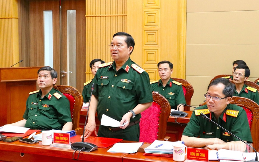 Trung tướng Trịnh Đình Thạch phát biểu tại hội nghị.