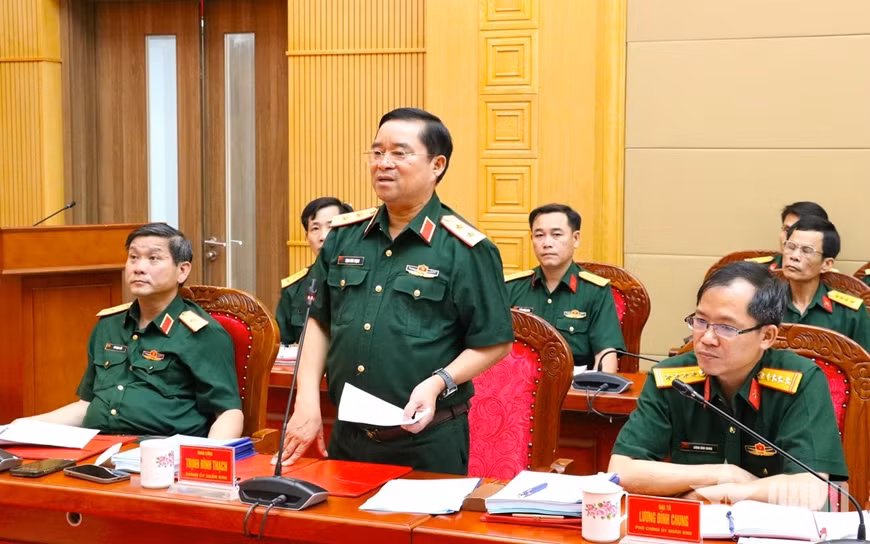 Trung tướng Trịnh Đình Thạch phát biểu tại hội nghị.