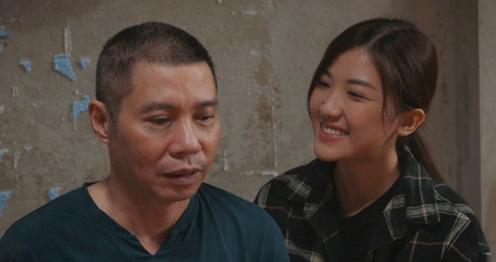 Anh nhiều lần vào vai ông bố cơ cực, vất vả. Anh nhiều lần vào vai ông bố cơ cực, vất vả.