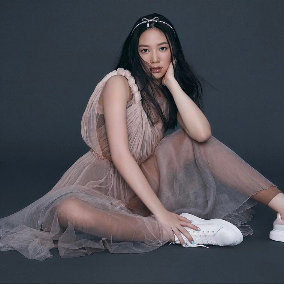 Nhờ sở hữu chiều cao gần 1m8, vóc dáng chuẩn cùng gương mặt hiện đại và cá tính, Tế Như đã không ít lần được xuất hiện trên các tạp chí thời trang. Đặc biệt, nhiều người khen ngợi Tế Như thừa hưởng các nét đẹp của người mẹ hoa hậu khi cô nàng có đôi chân &quot;cực phẩm&quot; dài tới 1m1.