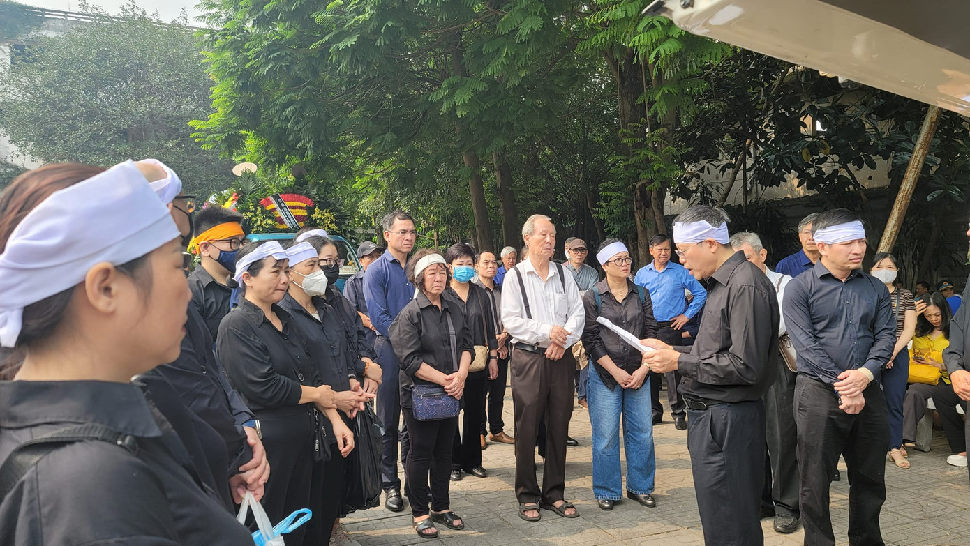 Hình ảnh trong lễ tang được nhà văn Đặng Vương Hưng chia sẻ với Tiền Phong. Hình ảnh trong lễ tang được nhà văn Đặng Vương Hưng chia sẻ với Tiền Phong.