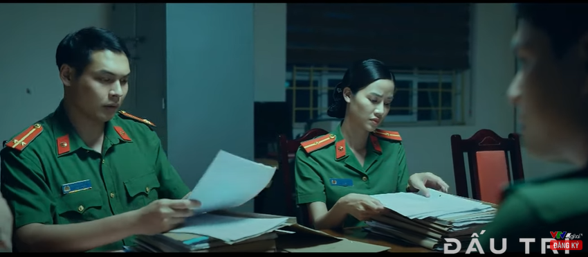 Phòng cảnh sát điều tra tỉnh Đông Bình xem xét kĩ lưỡng hồ sơ mua bán giữa Khải Tuấn và CDC tỉnh nhà. Phòng cảnh sát điều tra tỉnh Đông Bình xem xét kĩ lưỡng hồ sơ mua bán giữa Khải Tuấn và CDC tỉnh nhà.