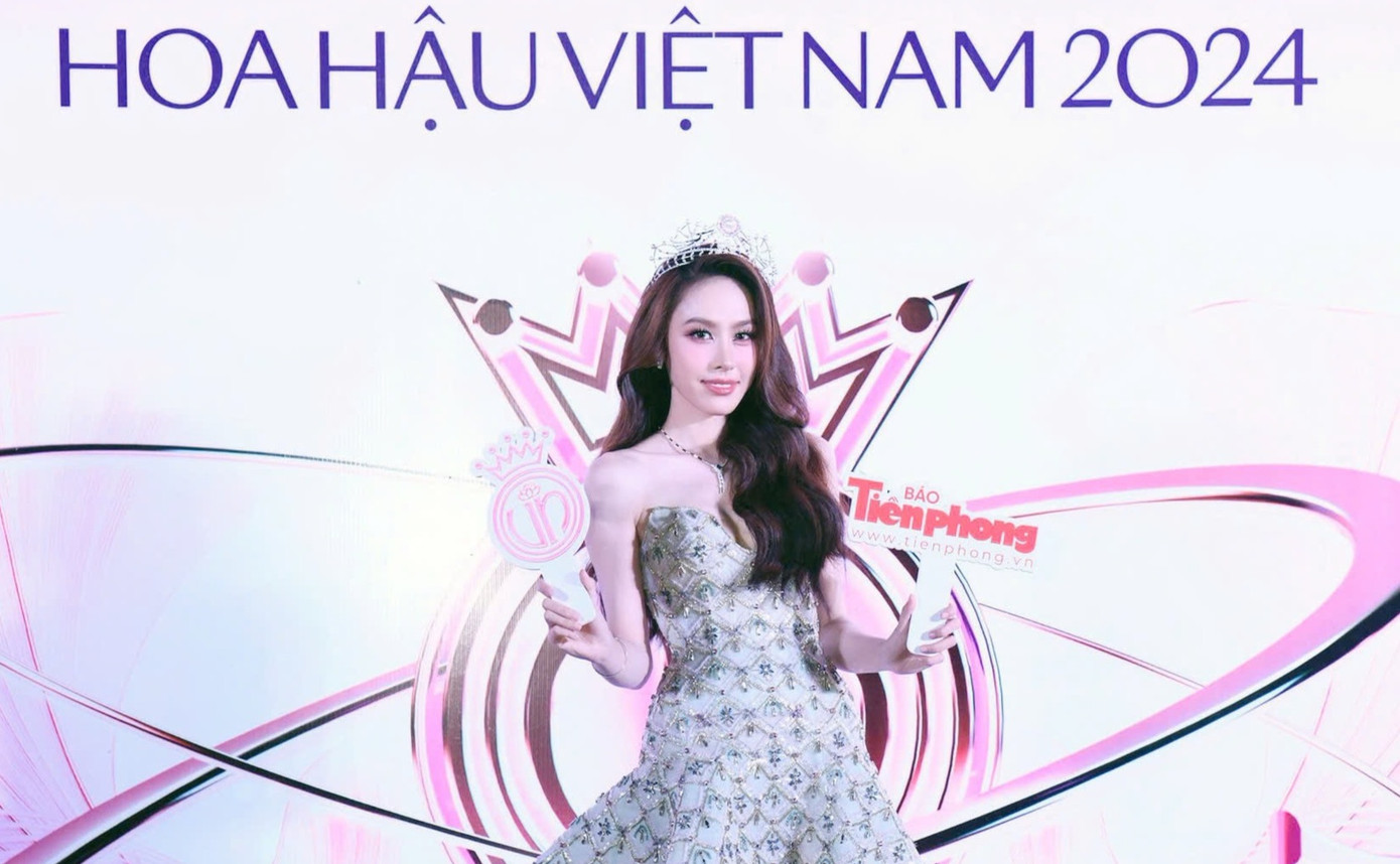 Lê Nguyễn Ngọc Hằng là người đẹp đầu tiên trong top 3 Hoa hậu Việt Nam 2022 thi nhan sắc quốc tế và giành thành tích cao. Cô cũng là Á hậu đầu tiên xuất thân từ cuộc thi Hoa hậu Việt Nam giành được danh hiệu Á hậu ở một cuộc thi sắc đẹp quốc tế. Ngọc Hằng đã đạt ngôi vị Á hậu 2 trong chung kết Hoa hậu Liên lục địa 2023 diễn ra tại Ai Cập hôm 15/12/2023. Cô được biết đến là á hậu học giỏi, đa tài với nhiều tài năng như ca hát, nhảy, đàn piano, MC, võ thuật.