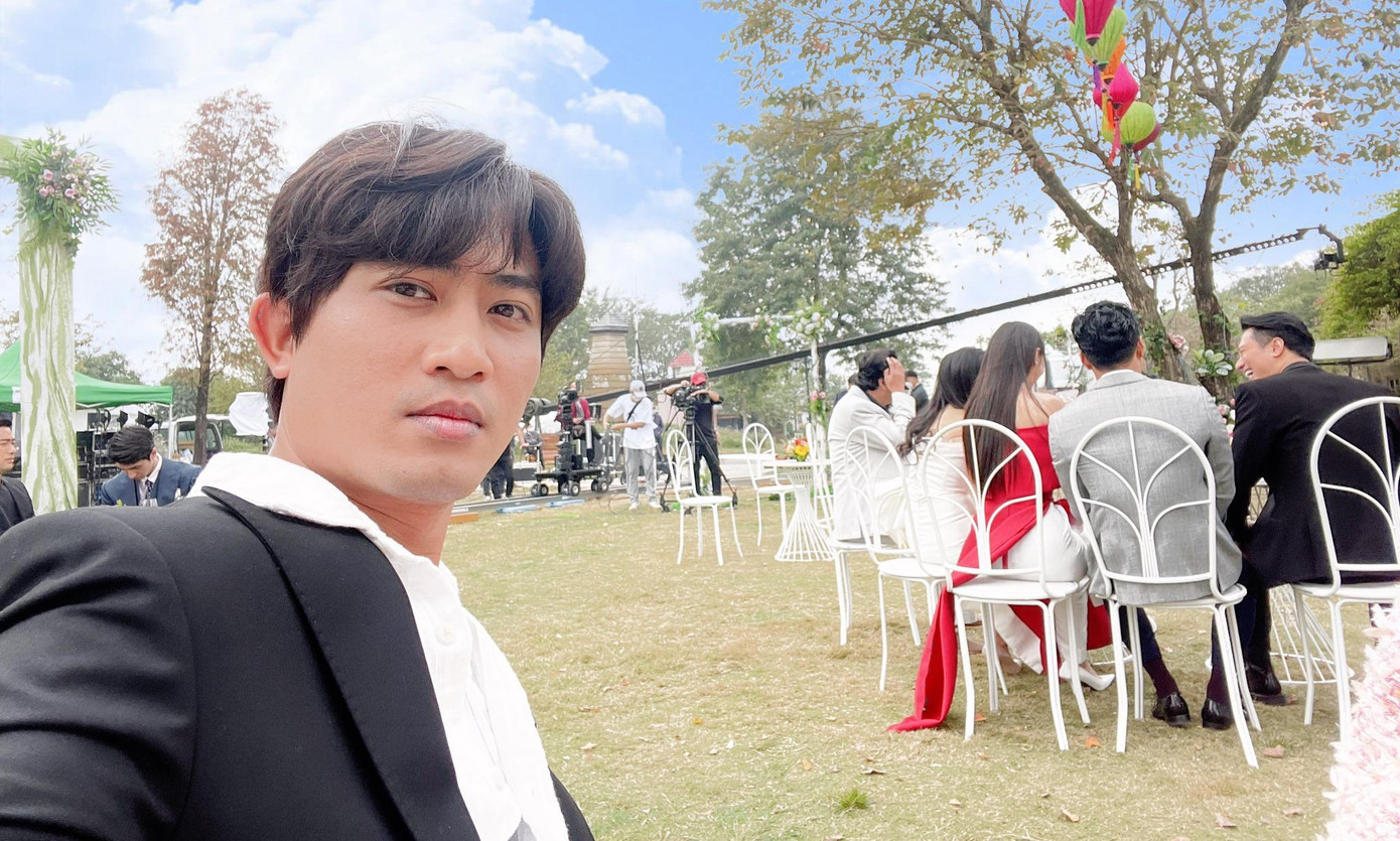 Diễn viên Doãn Quốc Đam có mặt để ghi hình cho chương trình. Năm 2021, nam diễn viên tham gia tới 3 bộ phim truyền hình của VFC. Diễn viên Doãn Quốc Đam có mặt để ghi hình cho chương trình. Năm 2021, nam diễn viên tham gia tới 3 bộ phim truyền hình của VFC.