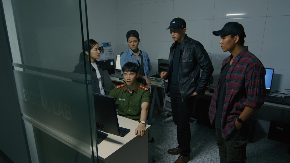 Phim có nhiều cảnh hành động mạo hiểm. Phim có nhiều cảnh hành động mạo hiểm.