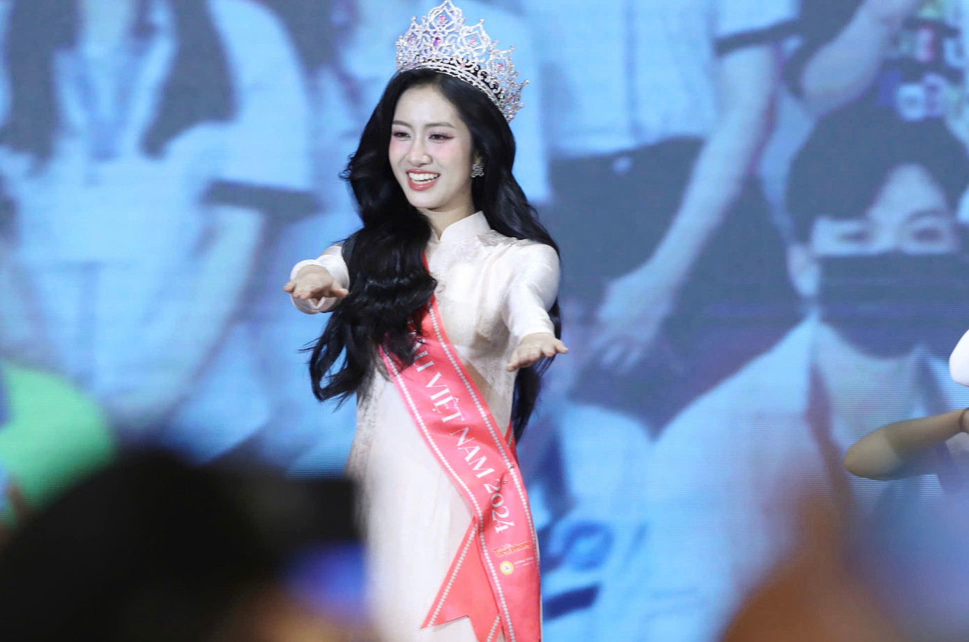 Chiều 7/7, không khí tại Trường Đại học Tài chính - Marketing (TPHCM) trở nên sôi động hơn bao giờ hết Top 3 Hoa hậu Việt Nam 2024 tham gia buổi giao lưu đặc biệt cùng hàng nghìn sinh viên. Chiều 7/7, không khí tại Trường Đại học Tài chính - Marketing (TPHCM) trở nên sôi động hơn bao giờ hết Top 3 Hoa hậu Việt Nam 2024 tham gia buổi giao lưu đặc biệt cùng hàng nghìn sinh viên.