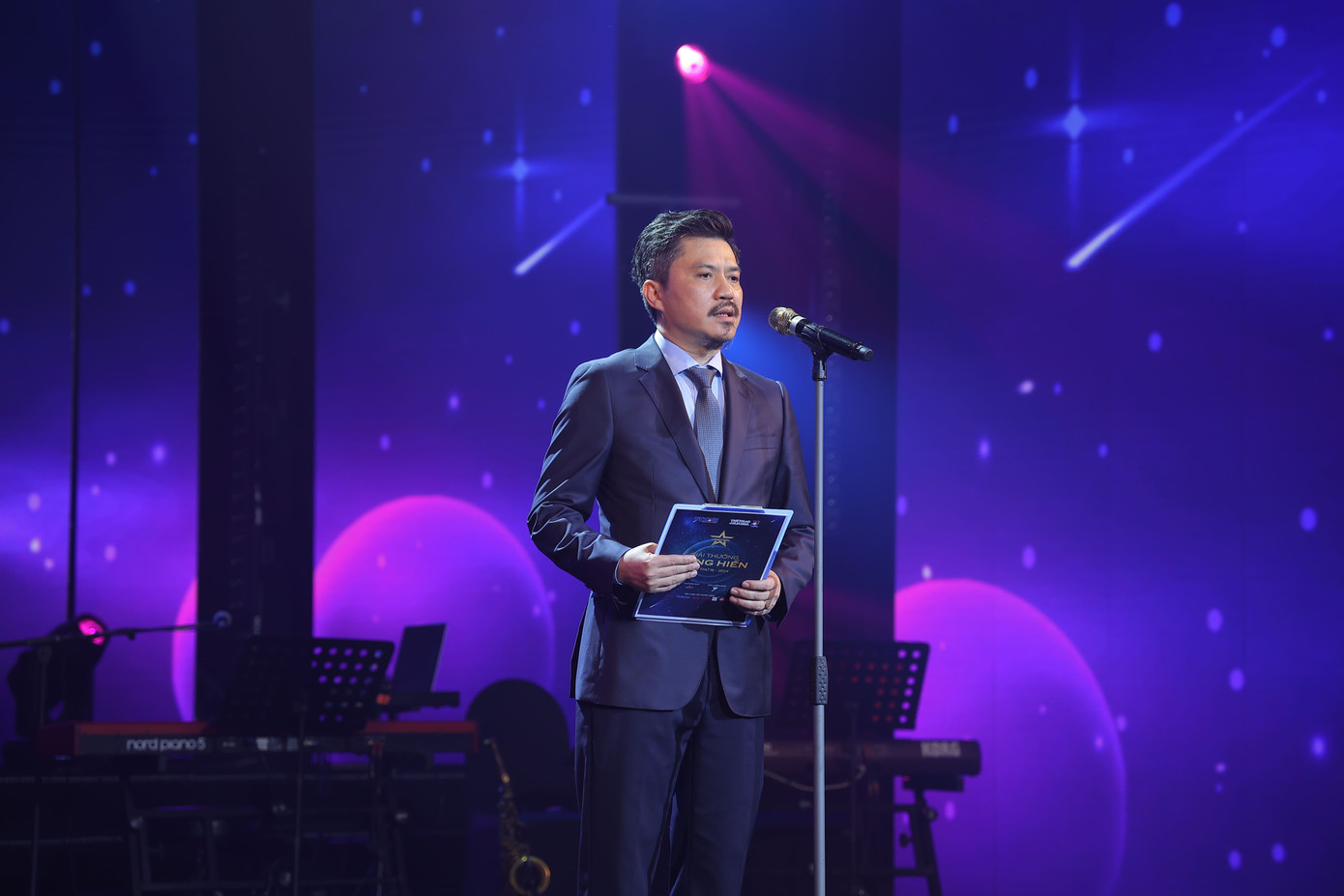 Lễ trao giải thưởng Cống hiến 2024 diễn ra tối 27/3 tại Nhà hát Lớn Hà Nội, do báo Thể thao và Văn hóa (TTXVN) tổ chức. Đây là mùa giải Cống hiến lần 18 và là mùa thứ hai được mở rộng sang lĩnh vực thể thao, với hai hệ thống giải là Âm nhạc Cống hiến và Thể thao Cống hiến. Lĩnh vực âm nhạc có 50 đề cử, chia đều cho 10 hạng mục giải.