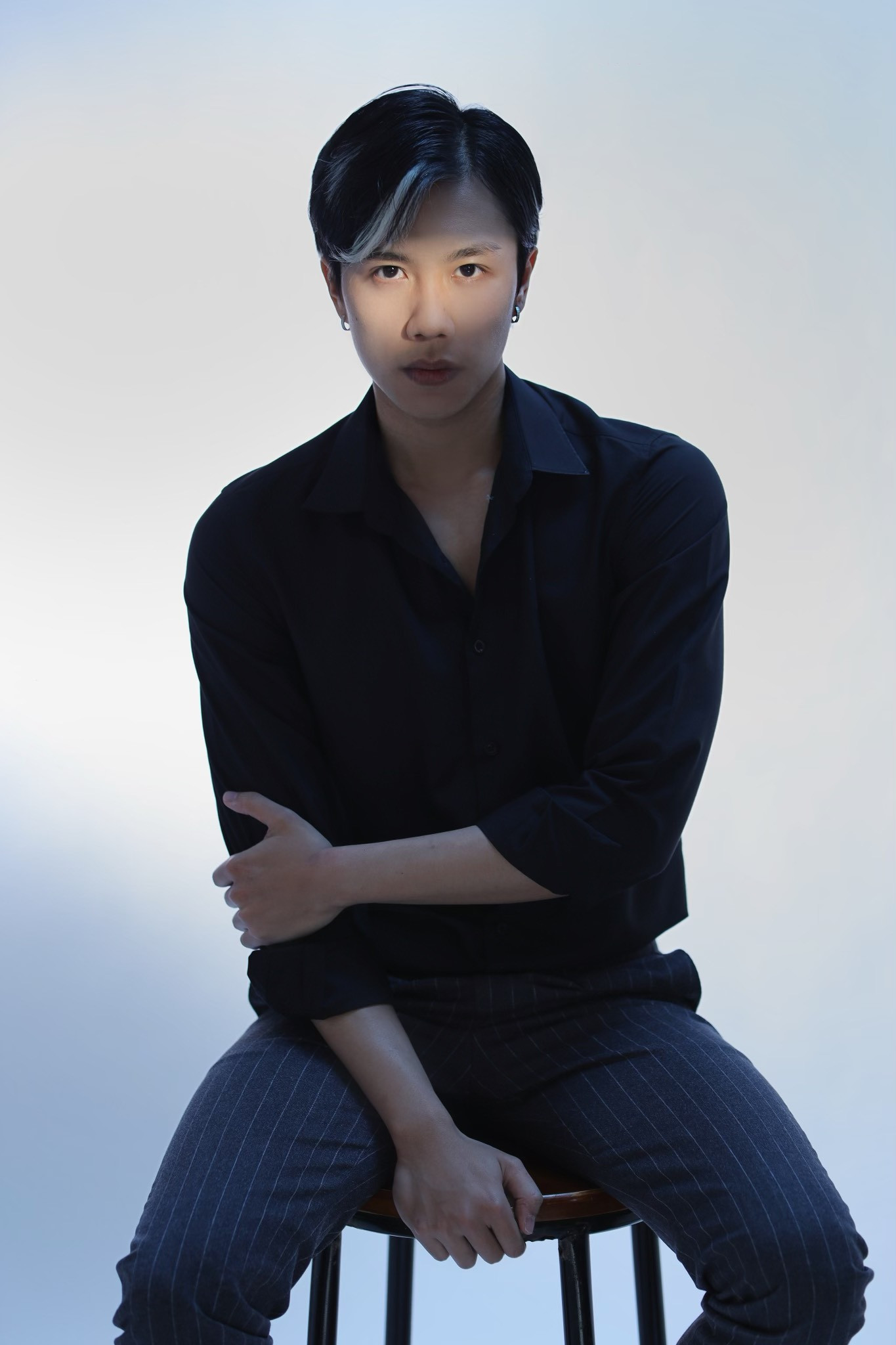 Nguyễn Long Vũ sinh năm 2001, từng đóng một số vai phụ trong phim Lối nhỏ vào đời và Gia đình mình vui bất thình lình. Ảnh: NVCC.