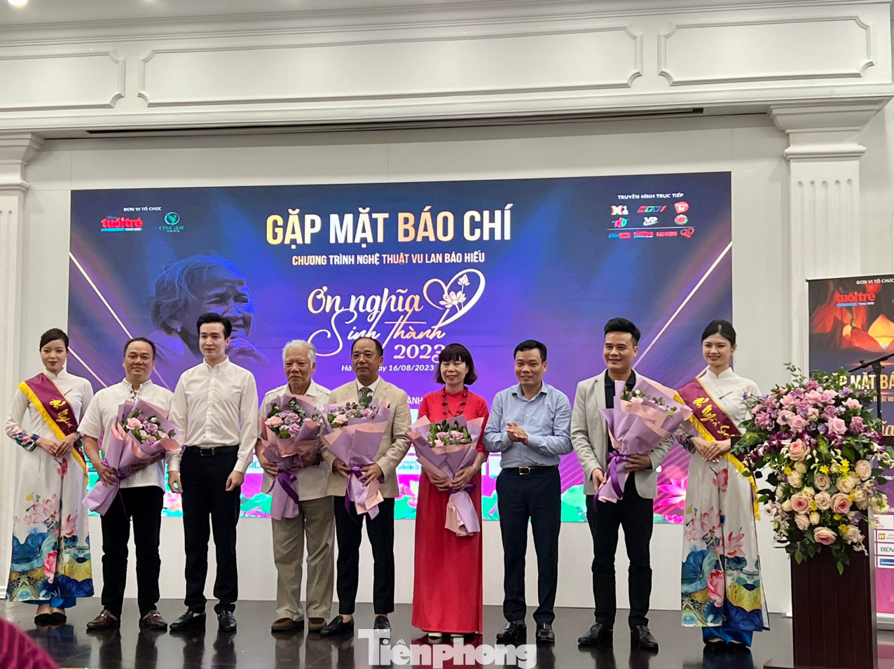 Chương trình Ơn nghĩa sinh thành nhân lên những điều tốt đẹp, đồng hành với hành trình phát triển văn hóa của Hà Nội và đất nước. Chương trình Ơn nghĩa sinh thành nhân lên những điều tốt đẹp, đồng hành với hành trình phát triển văn hóa của Hà Nội và đất nước.