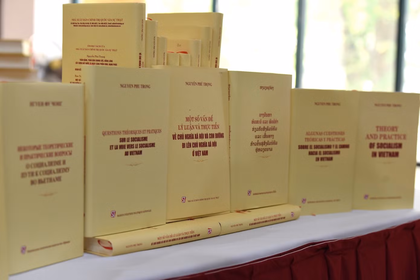 Cuốn sách Một số vấn đề lý luận và thực tiễn về chủ nghĩa xã hội và con đường đi lên chủ nghĩa xã hội ở Việt Nam là một trong những ấn phẩm có sức ảnh hưởng mạnh mẽ, sâu rộng của Tổng Bí thư Nguyễn Phú Trọng. Cuốn sách Một số vấn đề lý luận và thực tiễn về chủ nghĩa xã hội và con đường đi lên chủ nghĩa xã hội ở Việt Nam là một trong những ấn phẩm có sức ảnh hưởng mạnh mẽ, sâu rộng của Tổng Bí thư Nguyễn Phú Trọng.