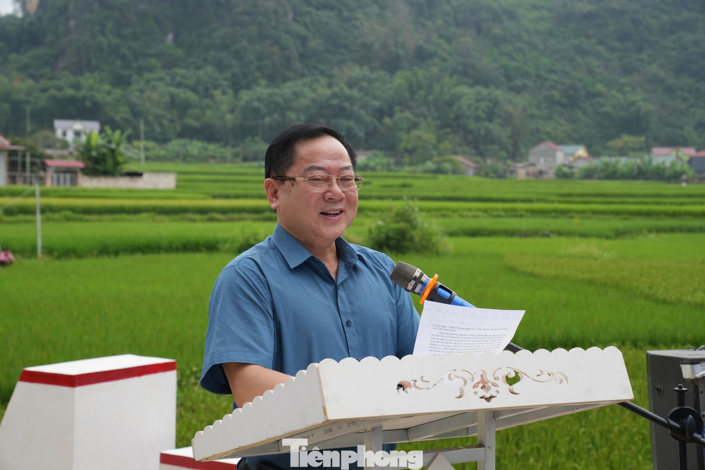 Nhà báo Lê Xuân Sơn, Tổng Biên tập báo Tiền Phong khẳng định cây cầu nhỏ xinh xắn, vững chãi nối liền hai đầu của bản Hóa thuộc huyện Hòa An giúp các cháu học sinh đi lại thuận tiện. "Cây cầu nhỏ tăng thêm ý nghĩa khi có sự góp sức của nhiều người, từ địa phương với vai trò giám sát, tới các đơn vị thiết kế và thi công. Cây cầu cũng là thành quả đóng góp của nhiều doanh nhân, tình nguyện viên, bà con nhân dân địa phương...", nhà báo Lê Xuân Sơn bày tỏ. Bà con địa phương cũng góp thêm một phần nhỏ kinh phí cho cây cầu. Nhà báo Lê Xuân Sơn hy vọng bà con chăm sóc, bảo vệ cây cầu đẹp hài hòa với khung cảnh xung quanh.