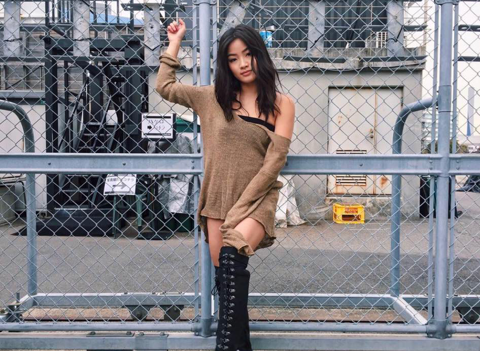 Nữ diễn viên 29 tuổi gây ấn tượng với gương mặt đậm chất Á Đông, sắc vóc mảnh mai và phong cách thời trang quyến rũ, đầy cá tính. Là vũ công chuyên nghiệp, cô luôn chăm chỉ tập luyện ballet và nhảy hiện đại, vừa để duy trì vóc dáng, vừa phục vụ cho việc diễn xuất