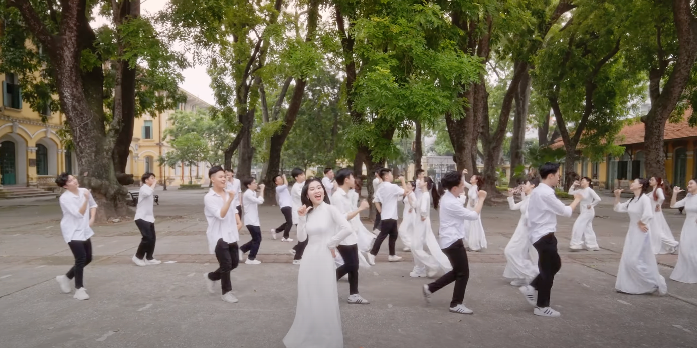 Mùa hạ cuối do nhạc sĩ Đỗ Minh sáng tác. Mùa hạ cuối do nhạc sĩ Đỗ Minh sáng tác.