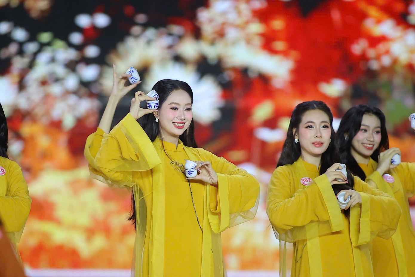 Đêm chung kết tôn vinh nhan sắc và quảng bá di sản văn hóa. Ảnh: Trọng Tài.