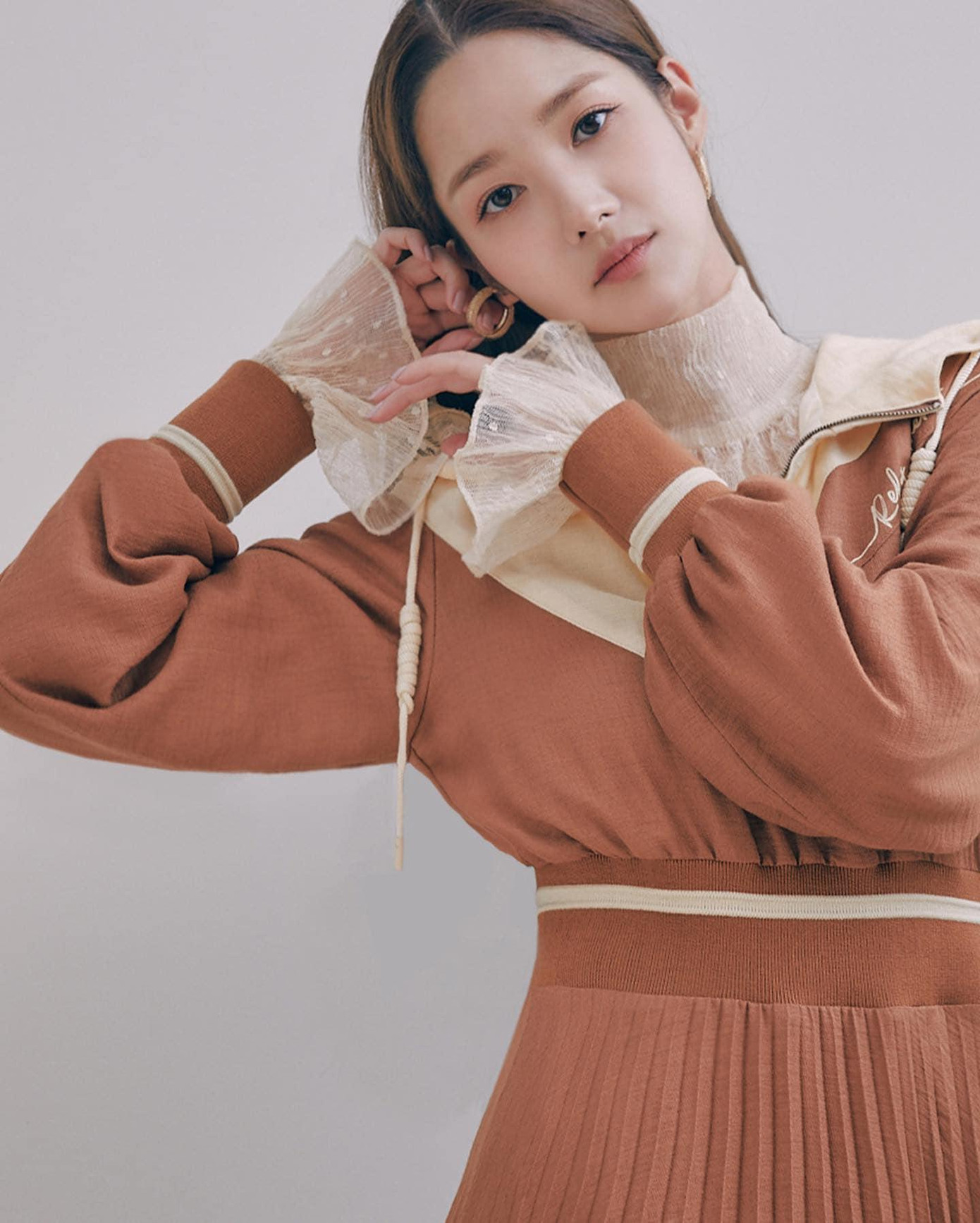 Không chỉ có gương mặt đẹp, body của &quot;tình cũ&quot; Lee Min Ho cũng rất cuốn hút. Chỉ cao 1m64 nhưng Park Min Young vẫn giữ được vẻ sexy, gợi cảm nhờ tập nhảy thường xuyên.