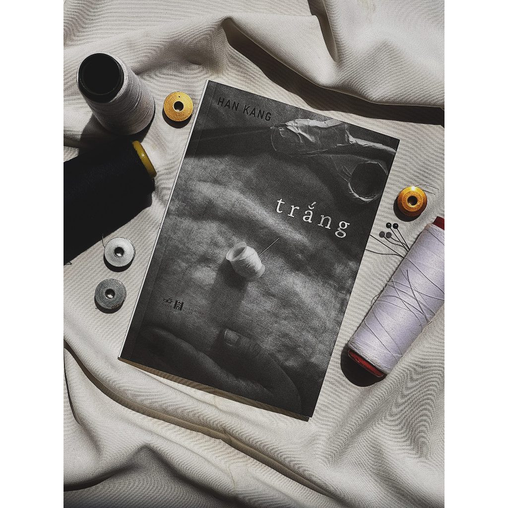 Tác phẩm Trắng được xuất bản ở Việt Nam năm 2021. Tác phẩm Trắng được xuất bản ở Việt Nam năm 2021.