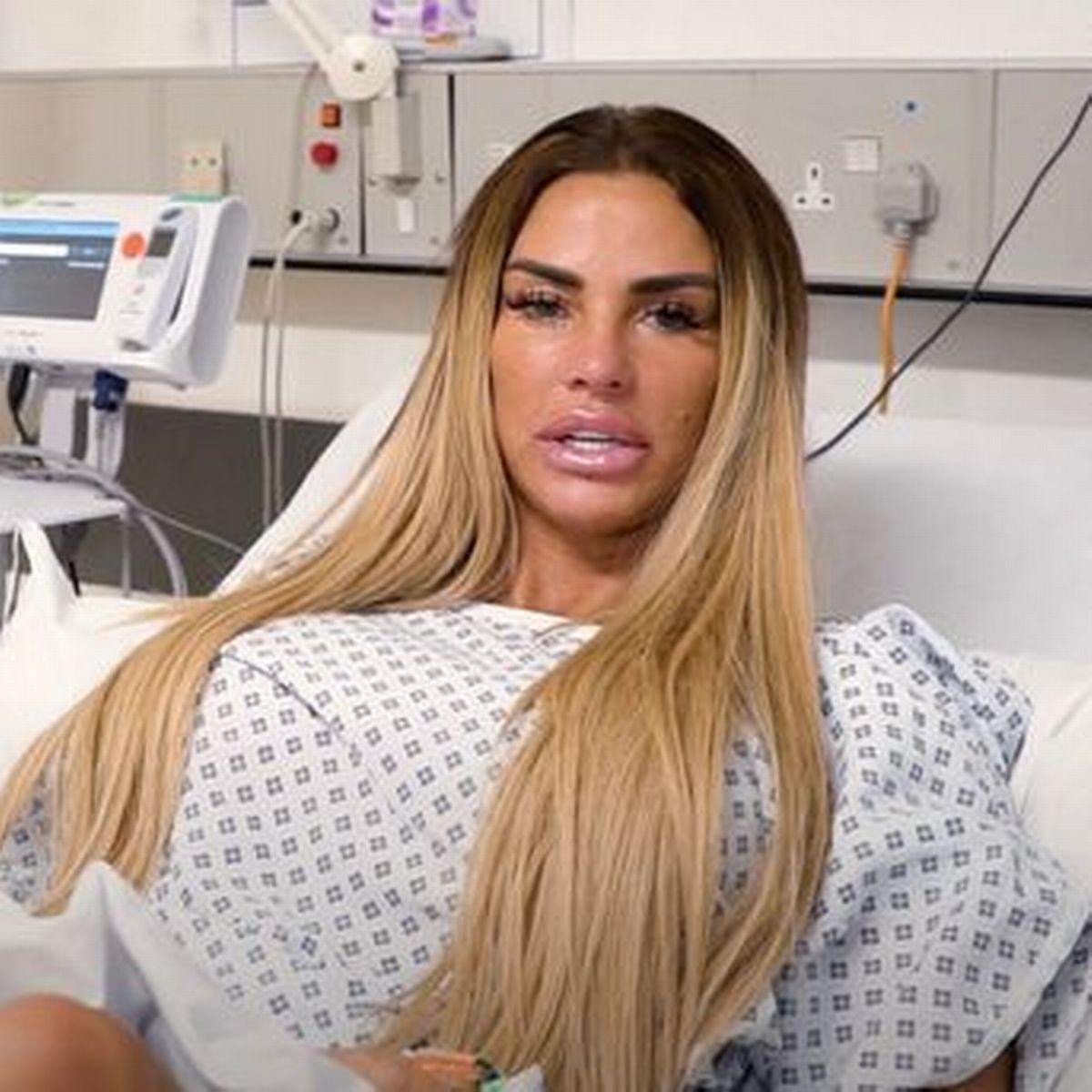 Katie Price và cơ thể không lành lặn sau mỗi cuộc "trùng tu" nhan sắc Katie Price và cơ thể không lành lặn sau mỗi cuộc "trùng tu" nhan sắc