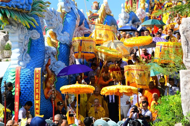 Lễ cung tiễn xá lợi Đức Phật trở về Ấn Độ diễn ra tại chùa Quán Thế Âm. Lễ cung tiễn xá lợi Đức Phật trở về Ấn Độ diễn ra tại chùa Quán Thế Âm.