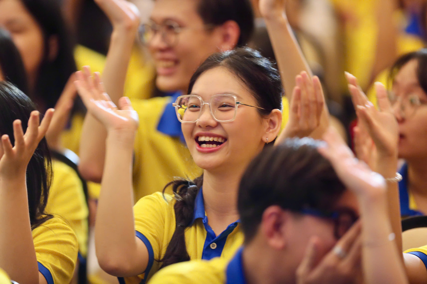 Hội trường sôi động, náo nhiệt, ngập tiếng reo hò khi top 3 Hoa hậu Việt Nam 2024 xuất hiện.