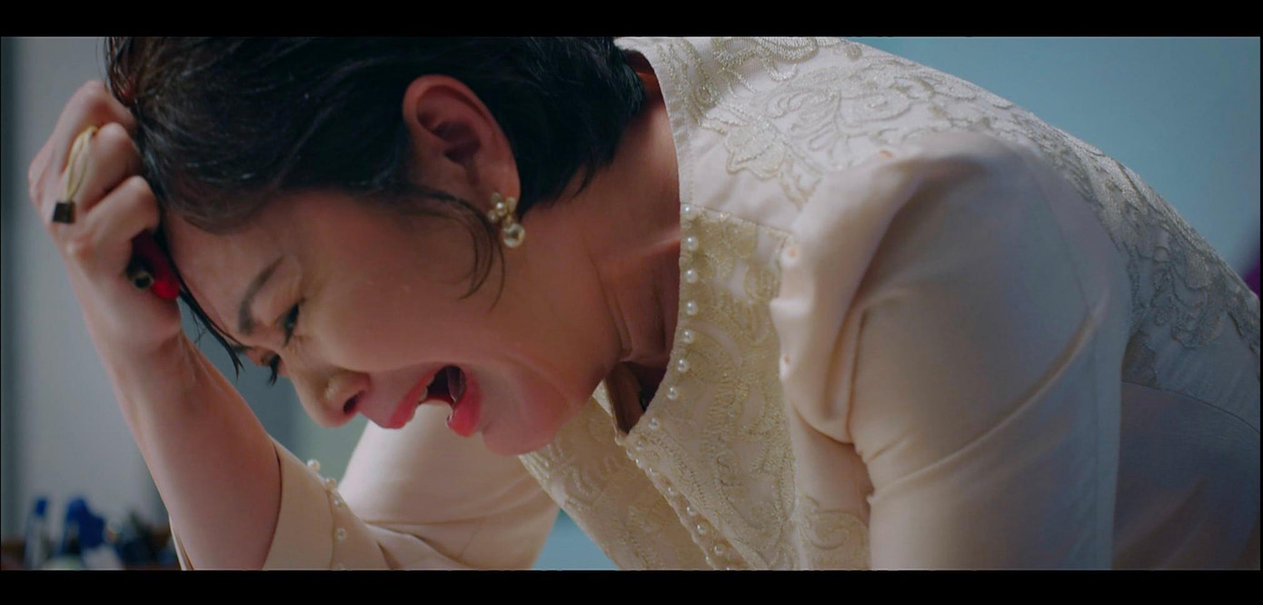 Bà Kim Nhung đau khổ sau khi sự thật được phơi bày. Bà Kim Nhung đau khổ sau khi sự thật được phơi bày.