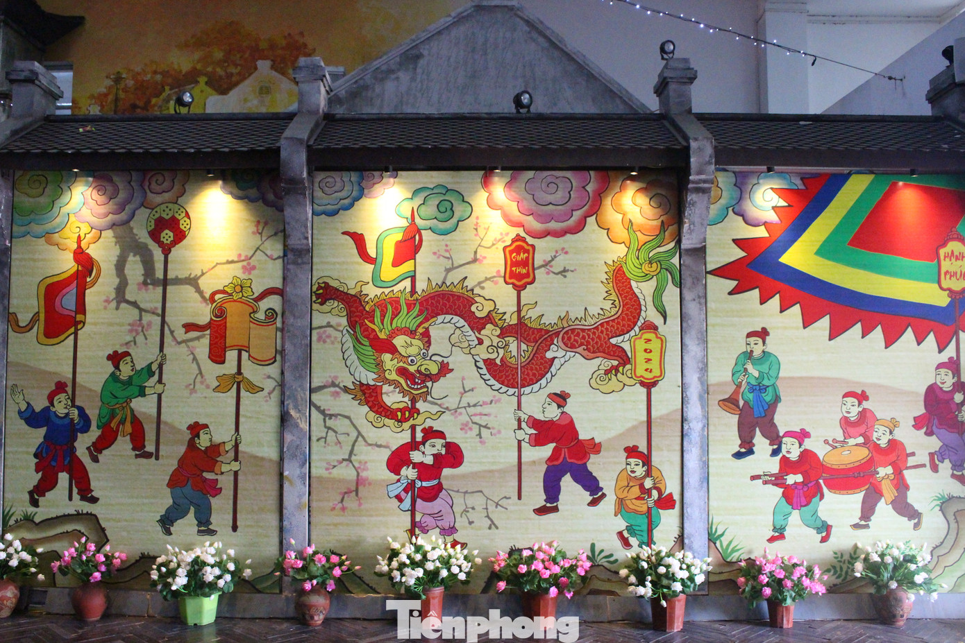 Nhiều hoạt động văn hóa giải trí của người Thăng Long xưa được tái hiện sinh động, tạo nên không gian văn hóa cổ truyền ấn tượng.